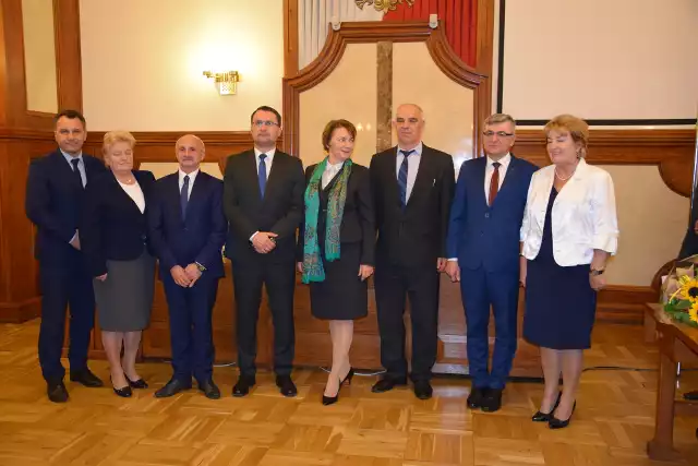 W nowym Zarządzie Powiatu Krakowskiego i prezydium Rady zasiądą w większości te same osoby, tylko część z nich w innych rolach