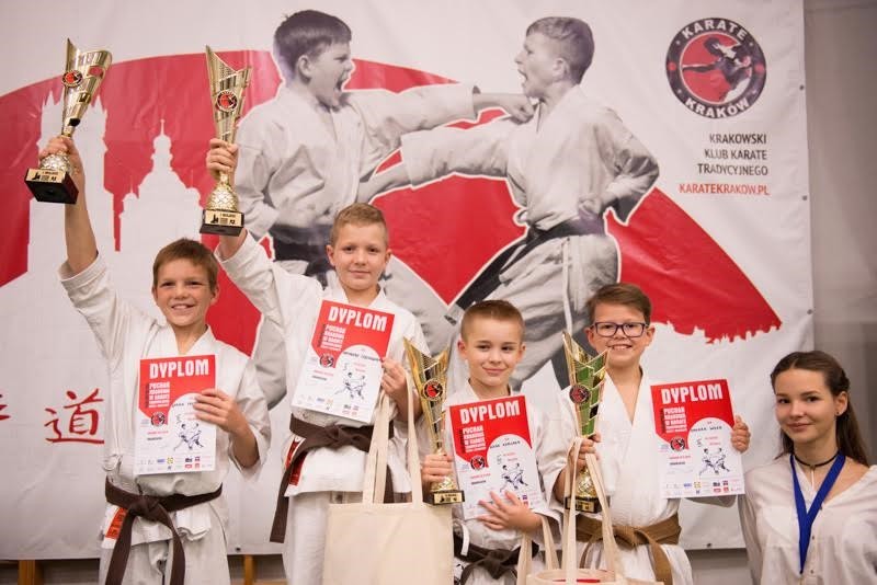 Grad medali karateków z Krakowa i Niepołomic 