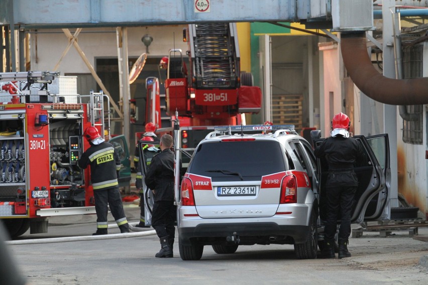 Tarnobrzeg. Wybuch pyłu siarki i pożar na terenie Zakładów Chemicznych „Siarkopol” [WIDEO, ZDJĘCIA]