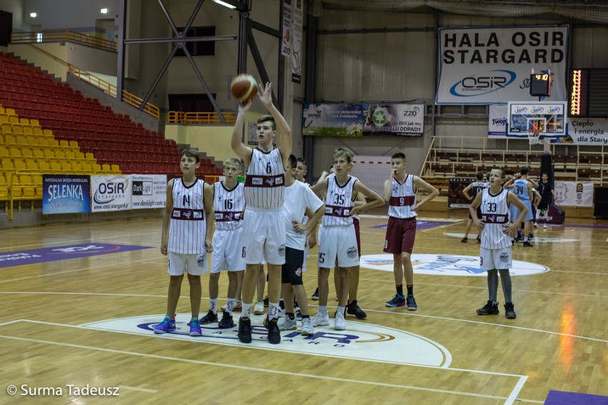 Spotkania rozgrywane były w hali OSiR i w hali sportowej SP...