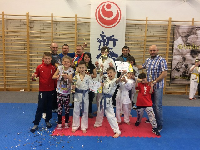 Karatecy z szydłowieckiego klubu Mushin zanotowali świetny występ w Kobierzycach.
