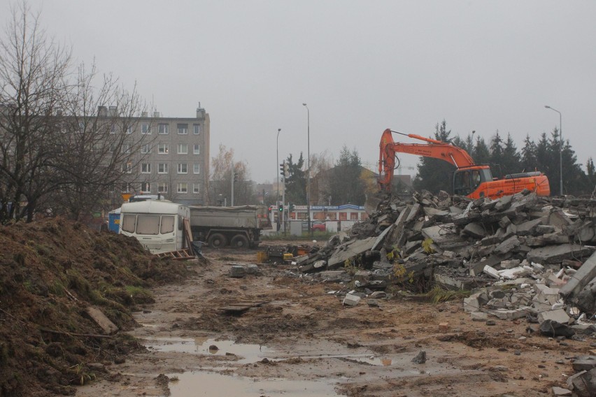 Trwa rozbiórka starej przychodni na Piątkowie