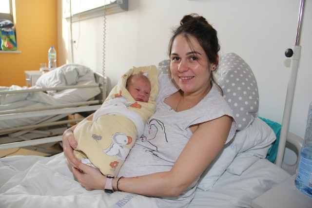 Anna Kaczmarek z córką Mają, pierwszym dzieckiem urodzonym w brzezińskiej placówce w 2023 roku.