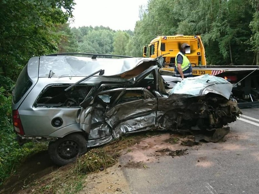 Nie żyje kierowca forda poszkodowany podczas wczorajszego wypadku (16.08.2019) w okolicach Pawłówka