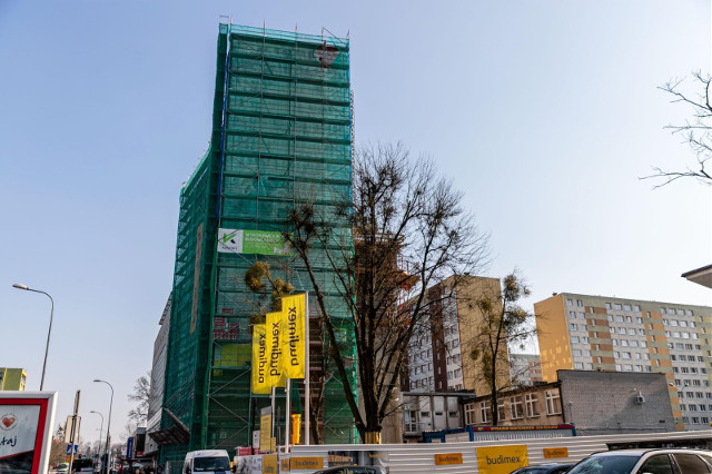 Mural "Wyślij pocztówkę do babci" zniknął ze ściany wieżowca w centrum Białegostoku