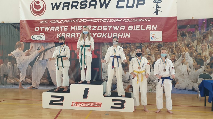 Udany start koneckich karateków na zawodach Warsaw Cup. Trener Mateusz Garbacz ma powody do satysfakcji [ZDJĘCIA]