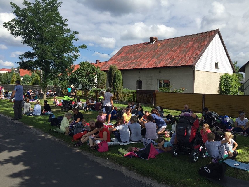 Pątnicy są już w drodze do Częstochowy. W strumieniu...