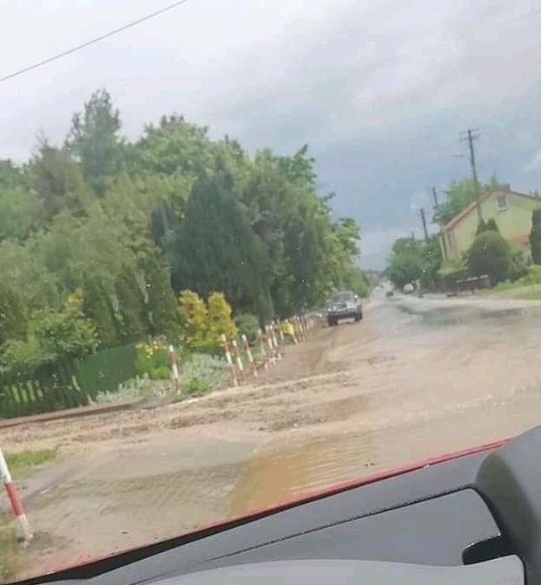 Burza i potężna ulewa nad Kielcami i powiatem kieleckim. Strażacy w akcji, wiele podtopień                   