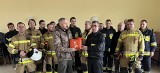 Nowoczesny defibrylator dla Ochotniczej Straży Pożarnej w Odrowążu. Urządzenie przekazał przedsiębiorca Stefan Sikora