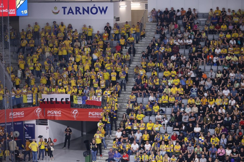 700 kibiców z Kielc na finale Pucharu Polski w Tarnowie. Zobacz zdjęcia