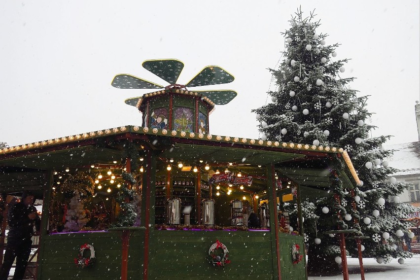Jarmark Bożonarodzeniowy w Rybniku wystartował na rynku