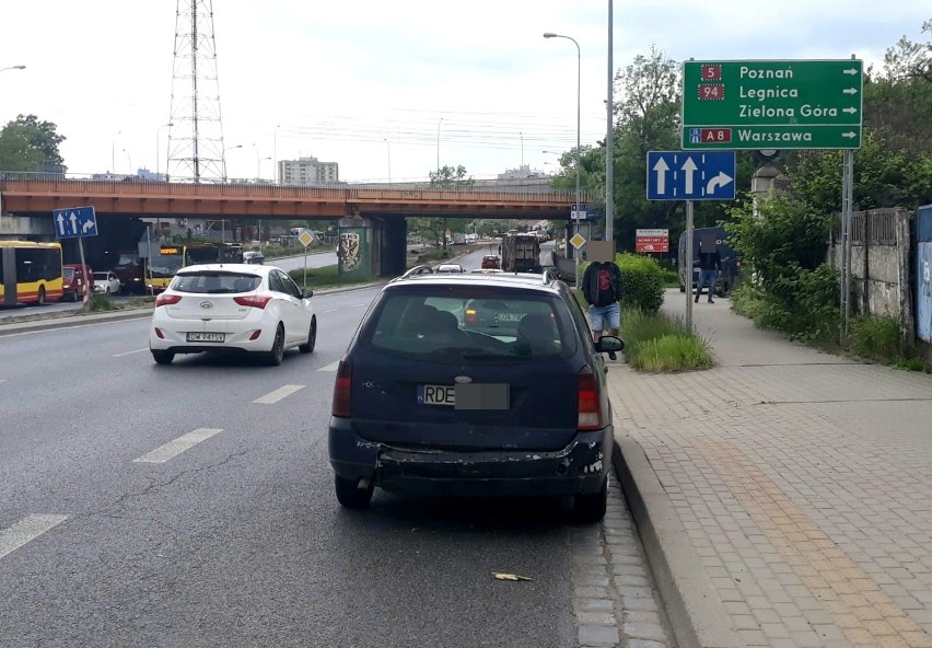 Wypadek trzech samochodów przy estakadzie Gądowianka. Jedna osoba ranna