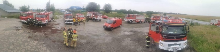 Utrudnienia na trasie z Grodkowa do Głuchołaz. Strażacy kończą sprzątać plamę oleju