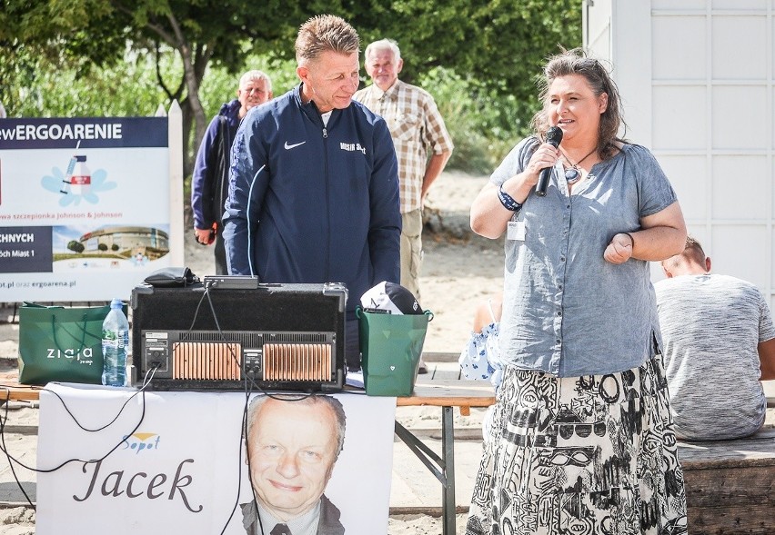 Trzeci, decydujący wyścig pływacki dookoła mola w Sopocie