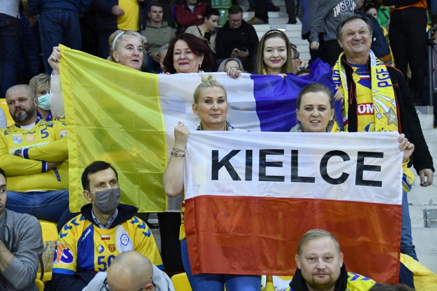 Liga Mistrzów piłkarzy ręcznych. Kibicowałeś Łomża Vive Kielce w meczu z Barcą? Zobacz się na ZDJĘCIACH 