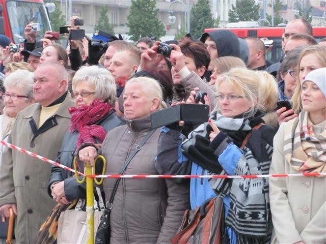 Defilada i ślubowanie strażaków w Częstochowie. Towarzyszyły...