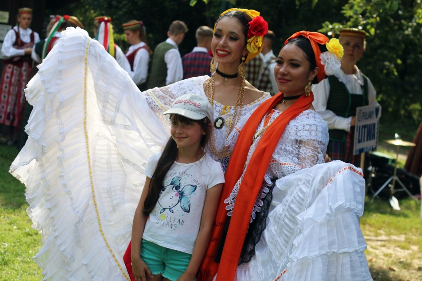 Dożynki w lubelskim skansenie. Zobacz jak dawniej świętowano z okazji zebrania plonów (ZDJĘCIA)