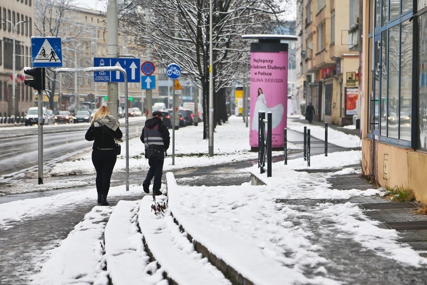 Zima w mieście. Raport z dróg we Wrocławiu i okolicy na żywo [17.01.2021]