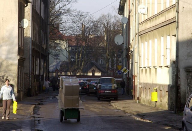 Małżeństwo z Chojnic zaparkowało samochód przy ul. Długiej. W jego odnalezieniu pomogli im strażnicy miejscy.