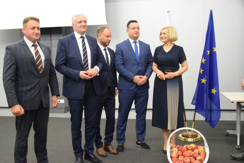 Wicepremier Jarosław Gowin spotkał się w Kielcach z samorządowcami z całego województwa. Główny temat: pieniądze [ZDJĘCIA]