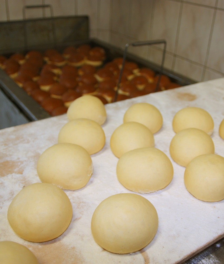 Tak powstają pączki w Cukierni Małgosia w Golubiu-Dobrzyniu