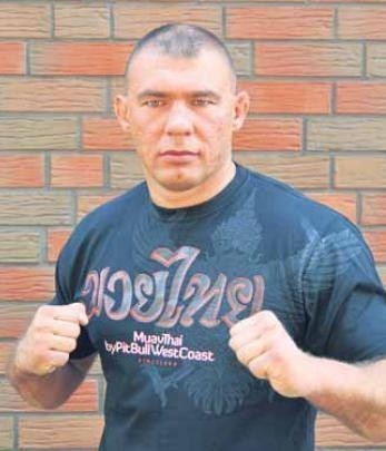 Historyczny medal. Koszaliński fighter, Kornel Zapadka, wrócił z kolejnego wojażu w Brazylii