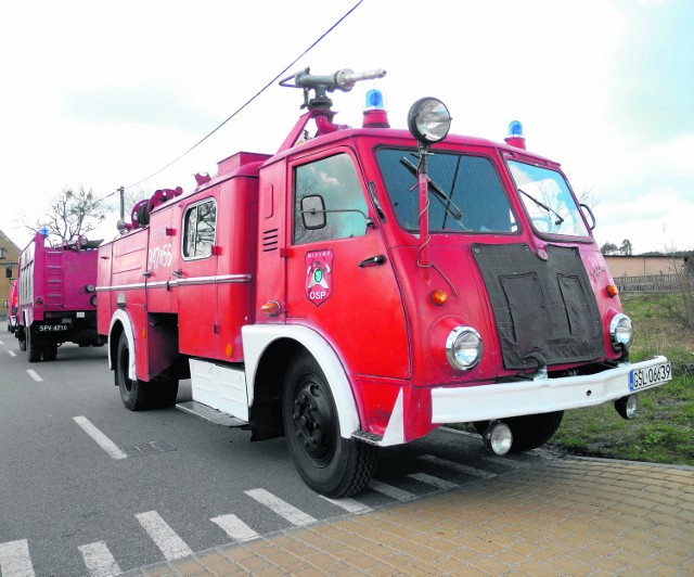 Zabytkowy star z OSP Mzdowo ze względu na wiek jest przez strażaków pieszczotliwie nazywany „babcią”.