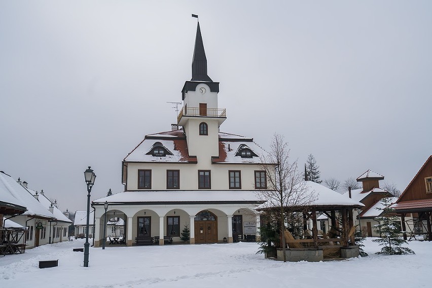 Skansen i Miasteczko Galicyjskie w Nowym Sączu w zimowej scenerii