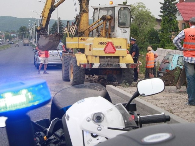 Po godzinie 13 błyskające policyjne koguty przed jedną z posesji na ulicy Krakowskiej zwracały uwagę przejezdnych.
