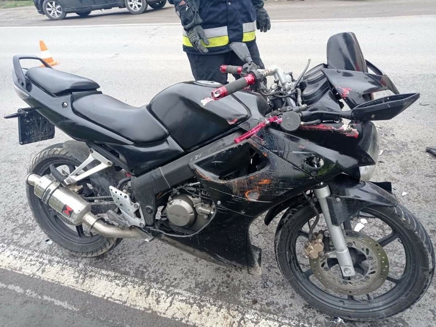 W Siedleczce 16-latek kierujący motocyklem najechał na tył toyoty [ZDJĘCIA]