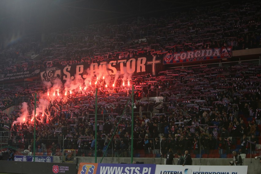 Górnik Zabrze - Lech Poznań. Przed meczem kibice uczcili...