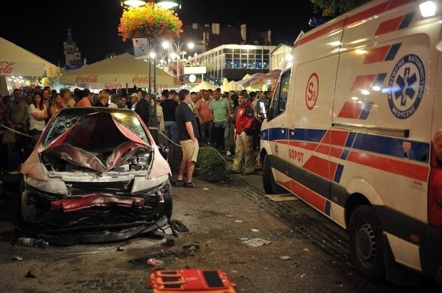 W sobotnią noc, 19 lipca, na popularnym Monciaku w Sopocie, samochód wjechał w odpoczywających tam ludzi. Byli ranni