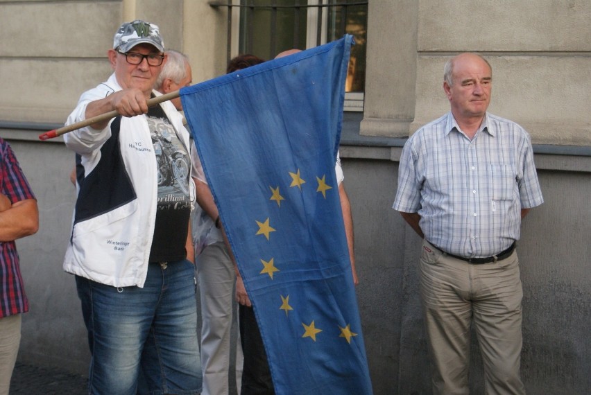 Kaliszanie protestowali przed sądem w obronie...