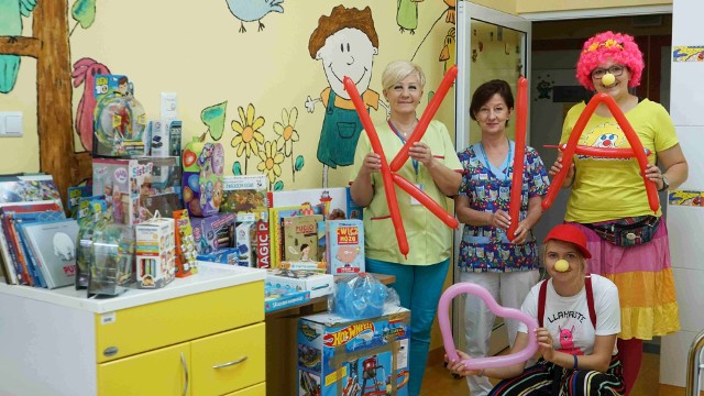 Wystawka zabawek podarowanych szpitalowi w Starachowicach