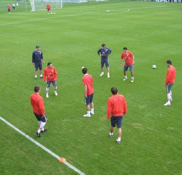 Chorwaci w sobotę wieczorem przeprowadzili trening na maleńkim stadionie w Bad Tatzmannsdorf