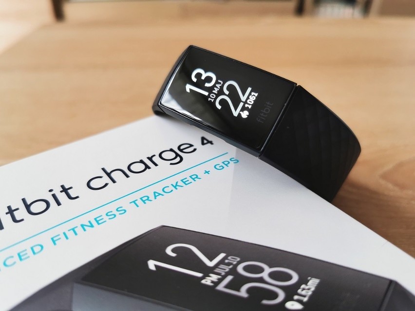 Charge 4, pierwsza opaska fitness Fitbit z GPS. Czy to najlepszy tego typu tracker na rynku? Test, recenzja