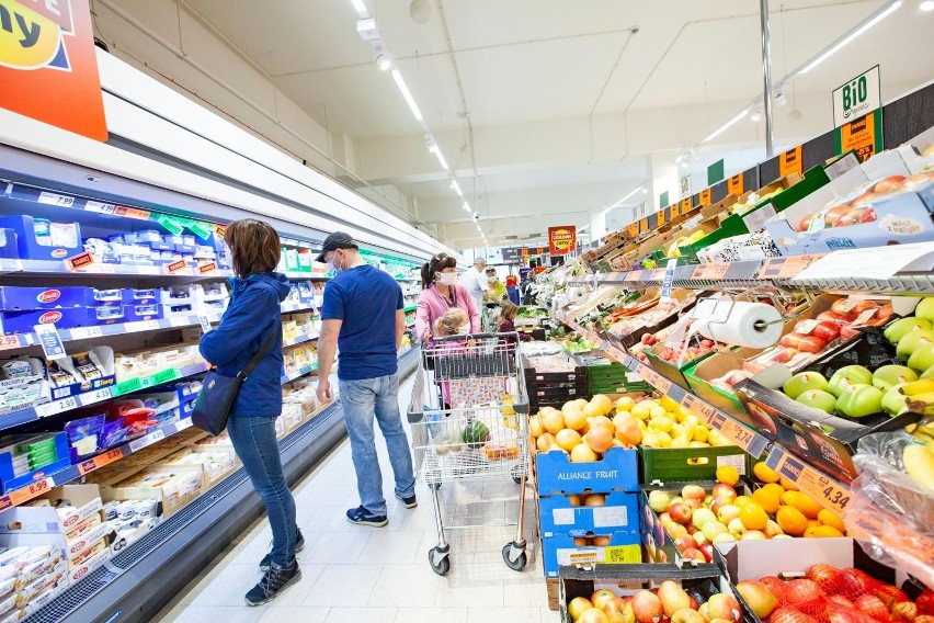 Supermarkety znów kuszą klientów niskimi cenami. Niektóre...