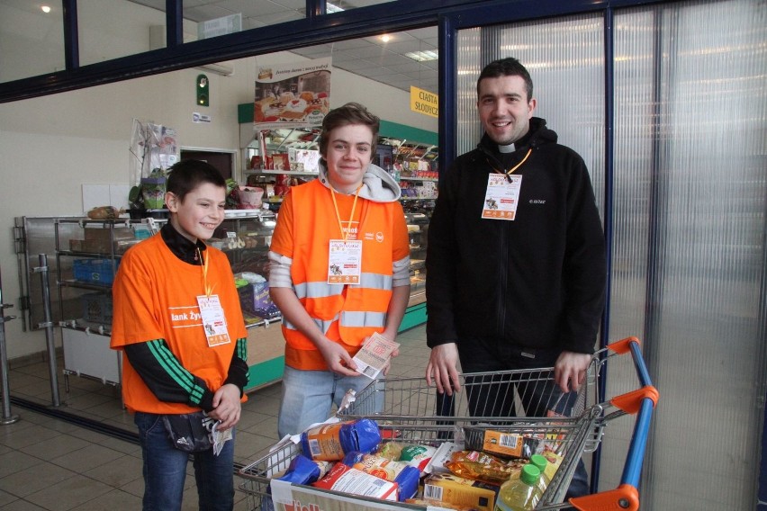 Wielkanocna zbiórka żywności w Kielcach. W największych sklepach zebrano najmniej