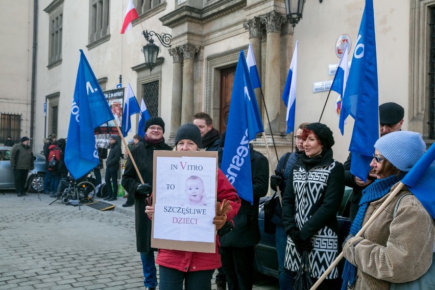 Kraków. Pary starające się  o dziecko nie dostaną pomocy od miasta [ZDJĘCIA]