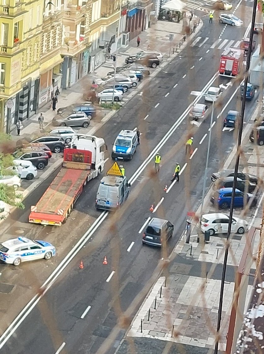 Wypadek na alei Wojska Polskiego. Brak przejazdu w stronę Bramy Portowej. ZDJĘCIA