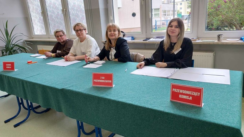 Druga tura wyborów samorządowych w powiecie opatowskim. Głosowali mieszkańcy gminy Ożarów. Oto nasz raport na bieżąco