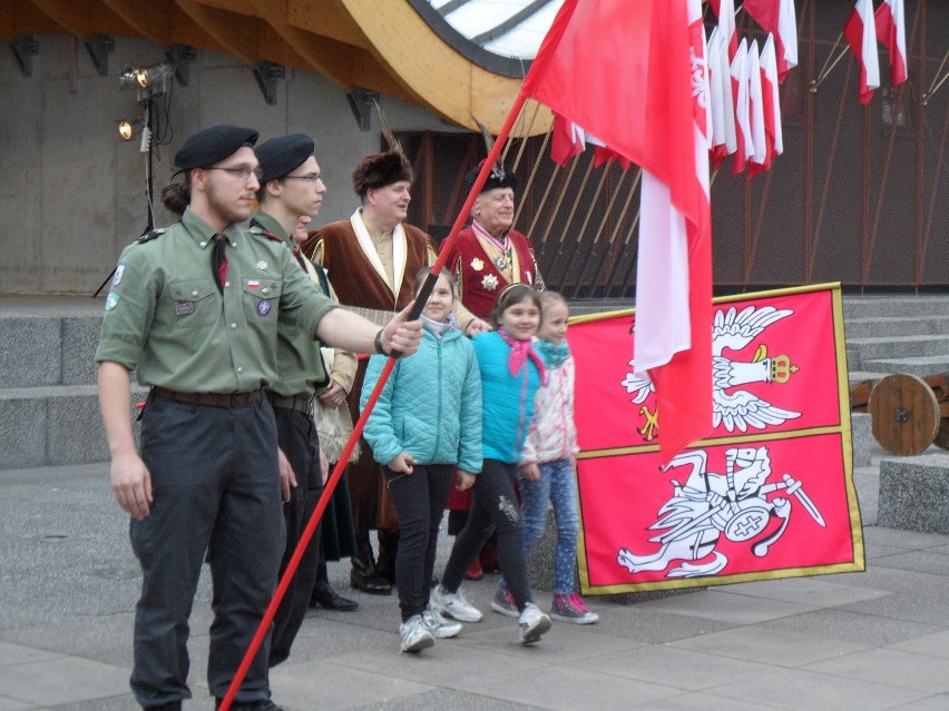 Rodzinne spotkanie z historią w obozie rycerskim oraz bieg...