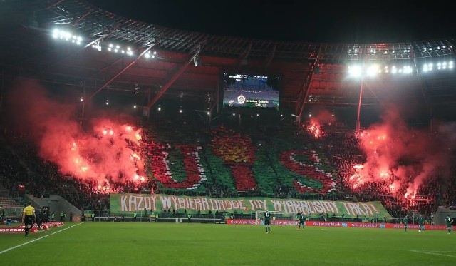 Kibice Śląska odpalili race, ale stadion nie zostanie zamknięty