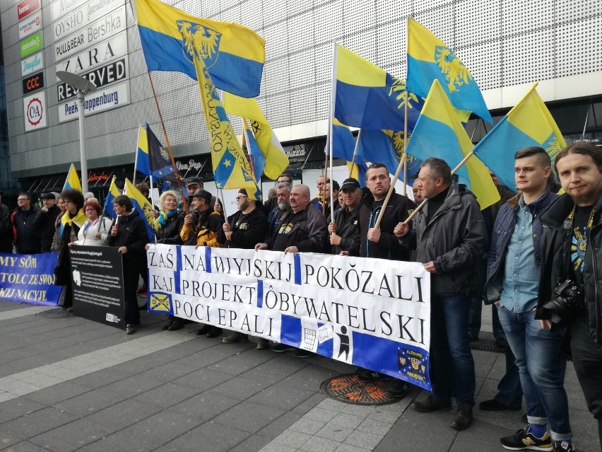 Niemy protest Ślązaków w Katowicach