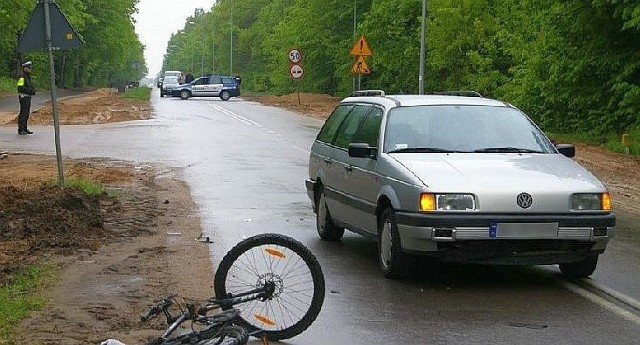Passat potrącił rowerzystę 17 maja przed południem