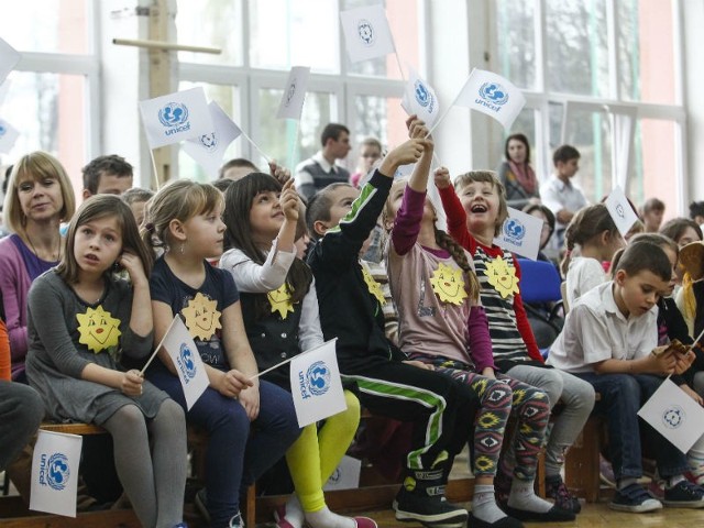 20 listopada w budynku  ZS im. UNICEF w Rzeszowie odbyło się uroczyste spotkanie z okazji Ogólnopolskiego Dnia Praw Dziecka, a także z okazji 25 rocznicy podpisania Konwencji o prawach dziecka.