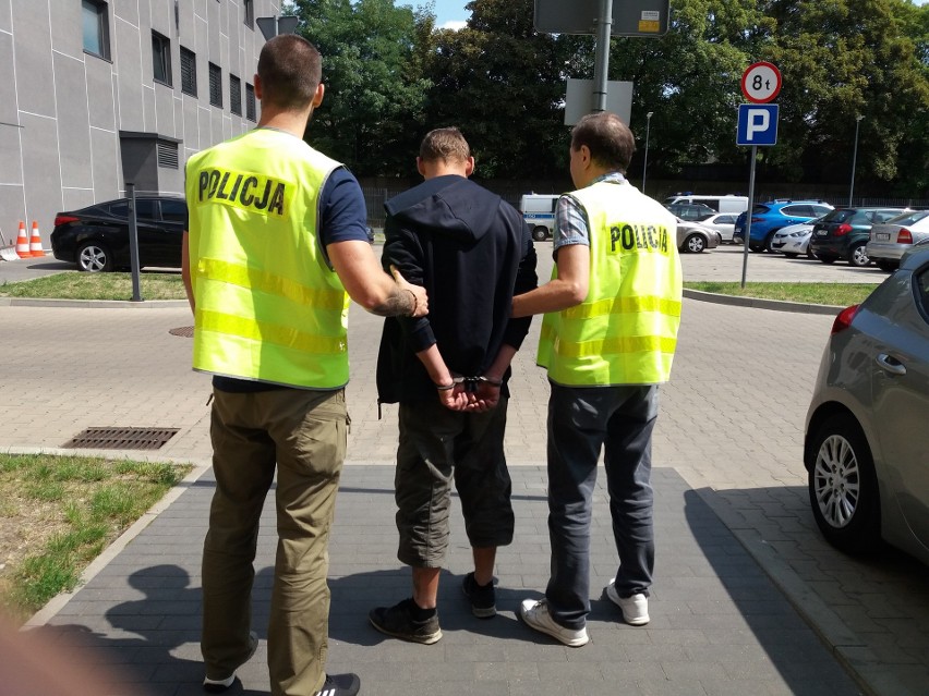 Bałuccy policjanci zatrzymali dwóch mężczyzn, którzy w...