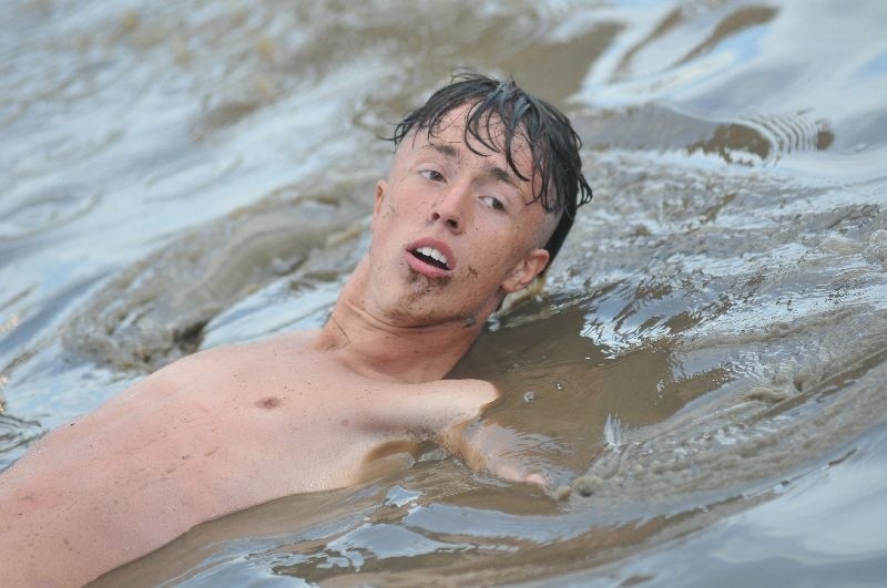 Kąpiele w błocie na Przystanku Woodstock 2014.