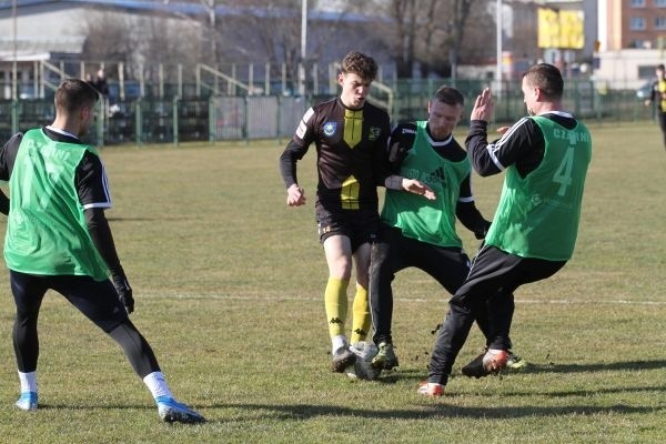 Sparingowy blamaż. Siarka Tarnobrzeg przegrała z Czarnymi Połaniec i Garbarnią Kraków. Bilans bramek 1:10. (ZDJĘCIA)