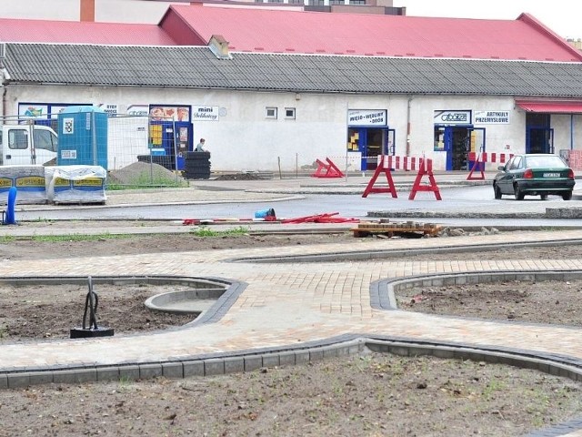 Rondo na skrzyżowaniu ulic Piłsudskiego, Targowej oraz Szerokiej jest już prawie skończone.